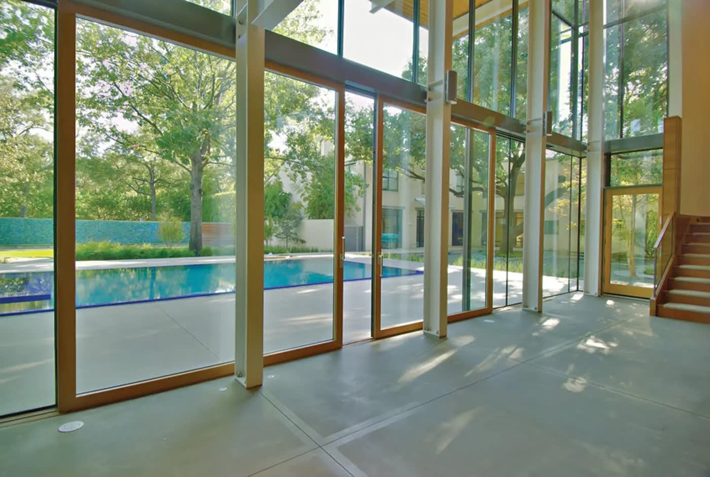 Glasbau West: Hochwertige Fenster Krefeld für jedes Gebäude